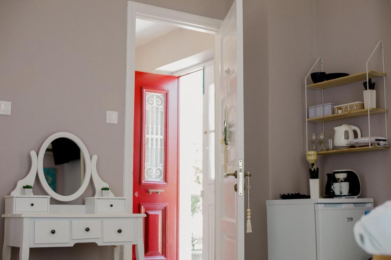 Rooms In Yard Corinth Экстерьер фото