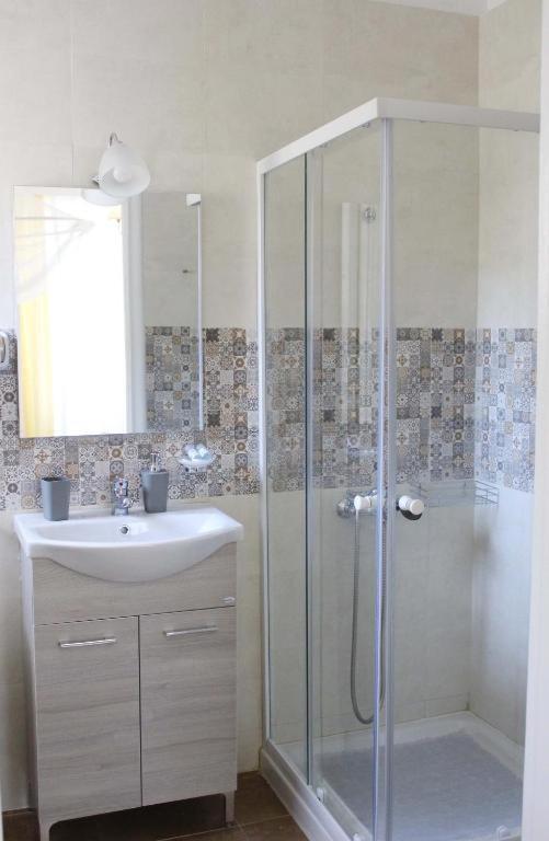 Rooms In Yard Corinth Экстерьер фото